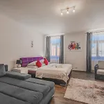 公寓 Velke Na Velkem Namesti S Vybavenou Kuchyni Hradec Králové