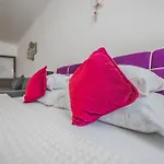 Velke Na Velkem Namesti S Vybavenou Kuchyni