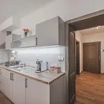 Velke Na Velkem Namesti S Vybavenou Kuchyni 公寓
