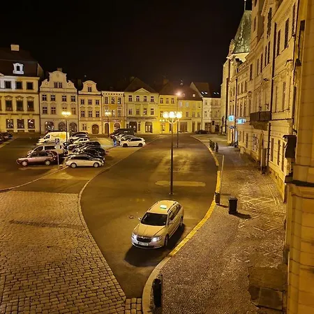 Appartamento Velké Na Velkém Náměstí S Vybavenou Kuchyní Hradec Králové