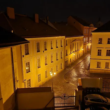 Appartamento Velké Na Velkém Náměstí S Vybavenou Kuchyní Hradec Králové