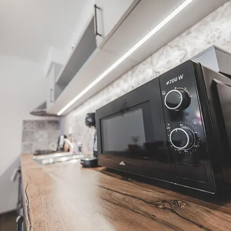 Velke Na Velkem Namesti S Vybavenou Kuchyni Apartment Hradec Králové