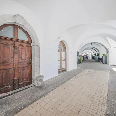 Velke Na Velkem Namesti S Vybavenou Kuchyni Apartment