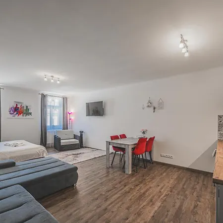 Apartment Velke Na Velkem Namesti S Vybavenou Kuchyni