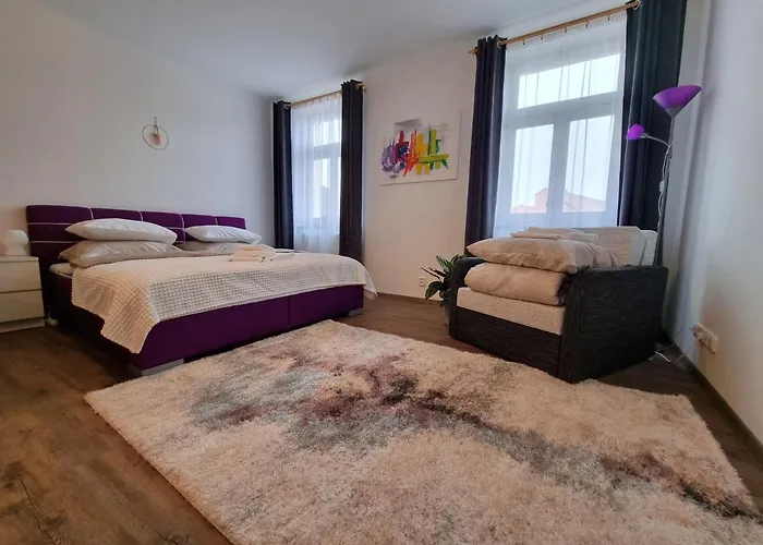 Velke Na Velkem Namesti S Vybavenou Kuchyni