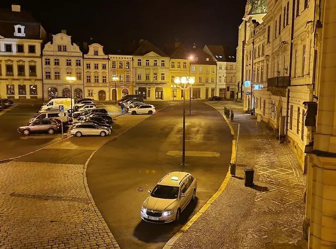 Apartment Velke Na Velkem Namesti S Vybavenou Kuchyni Hradec Kralove